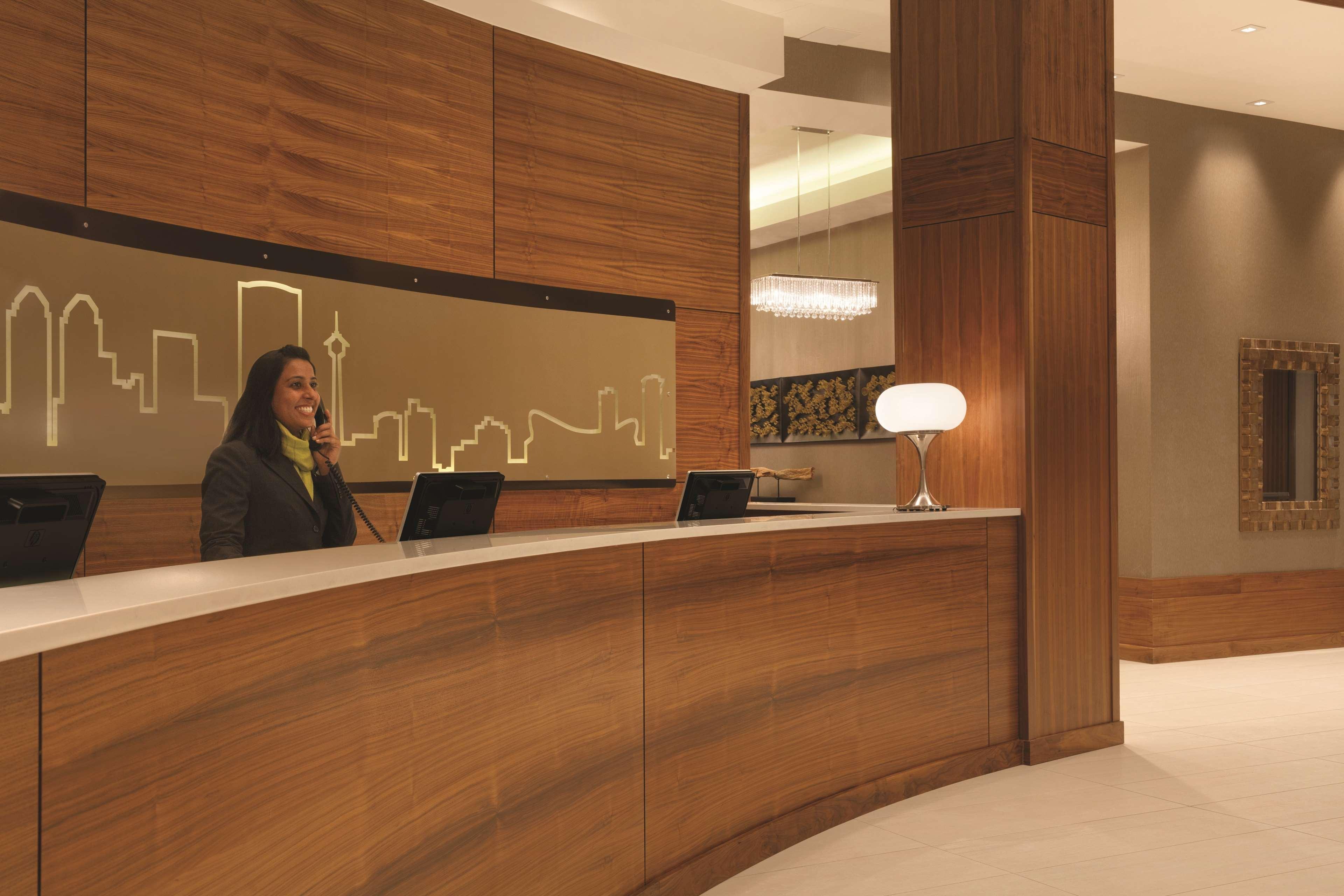 Radisson Hotel & Conference Centre Calgary Airport Exterior foto